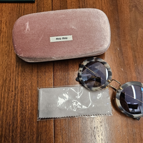 Miu Miu Horned Print Sunglasses - Picture 2 of 2